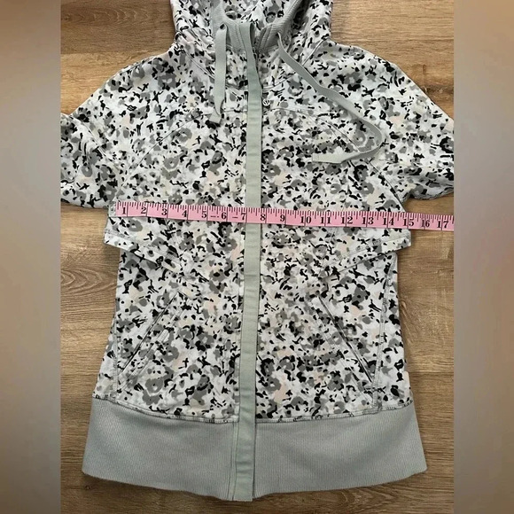 Lululemon After Asana Hoodie Size 4 Not So Petite Fleur Silver Spoon - Picture 16 of 16